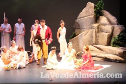 La orquesta, coro y danza de la Escuela de Música, Danza y Teatro de Roquetas, los artistas.