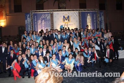 La treinta y una promoción del Colegio de la Compañía de María celebró el acto en el patio central. El acto académico se celebró al c