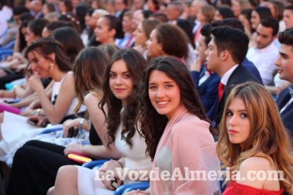 La treinta y una promoción del Colegio de la Compañía de María celebró el acto en el patio central. El acto académico se celebró al c