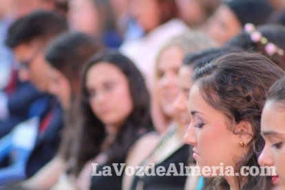 La treinta y una promoción del Colegio de la Compañía de María celebró el acto en el patio central. El acto académico se celebró al c