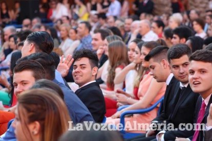 La treinta y una promoción del Colegio de la Compañía de María celebró el acto en el patio central. El acto académico se celebró al c