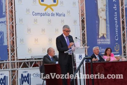 La treinta y una promoción del Colegio de la Compañía de María celebró el acto en el patio central. El acto académico se celebró al c