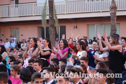 La treinta y una promoción del Colegio de la Compañía de María celebró el acto en el patio central. El acto académico se celebró al c