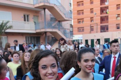 La treinta y una promoción del Colegio de la Compañía de María celebró el acto en el patio central. El acto académico se celebró al c