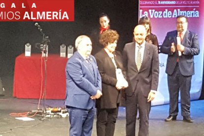 Premio Sociedad para la Agrupación de Hermandades y Cofradías de Almería.