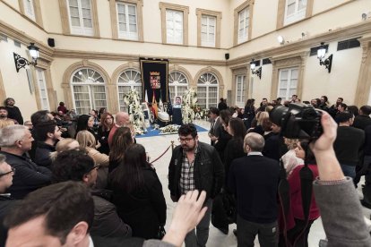 Capilla ardiente del pequeño Gabriel Cruz Ramírez instalada en la Diputación de Almería.