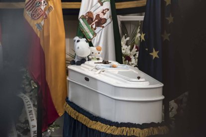 Capilla ardiente del pequeño Gabriel Cruz Ramírez instalada en la Diputación de Almería.