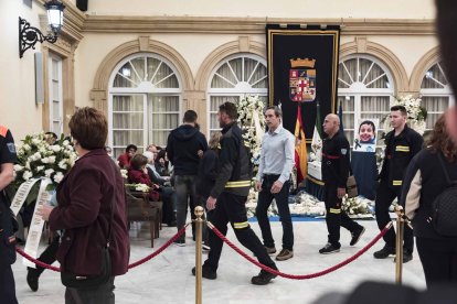 Capilla ardiente del pequeño Gabriel Cruz Ramírez instalada en la Diputación de Almería.