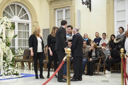 Capilla ardiente del pequeño Gabriel Cruz Ramírez instalada en la Diputación de Almería.