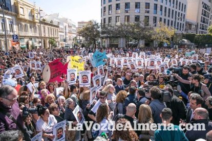 Concentración en Puerta Purchena en apoyo a Gabriel Cruz Ramírez.