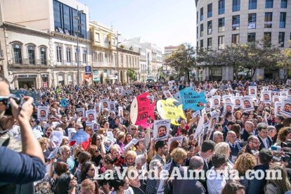 Concentración en Puerta Purchena en apoyo a Gabriel Cruz Ramírez.