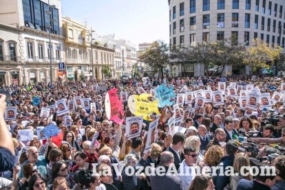 Concentración en Puerta Purchena en apoyo a Gabriel Cruz Ramírez.