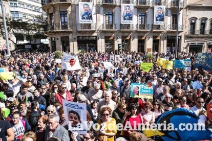 Concentración en Puerta Purchena en apoyo a Gabriel Cruz Ramírez.