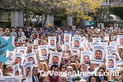 Concentración en Puerta Purchena en apoyo a Gabriel Cruz Ramírez.