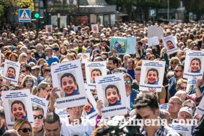 Concentración en Puerta Purchena en apoyo a Gabriel Cruz Ramírez.