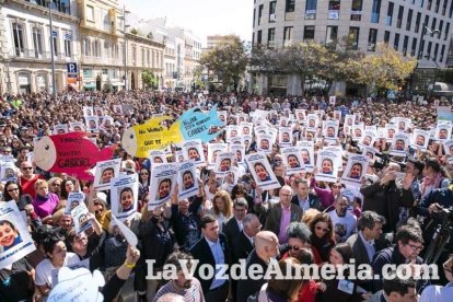 Concentración en Puerta Purchena en apoyo a Gabriel Cruz Ramírez.