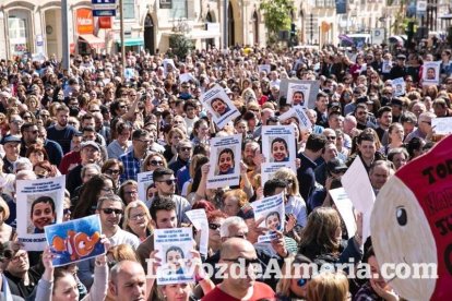 Concentración en Puerta Purchena en apoyo a Gabriel Cruz Ramírez.