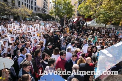 Concentración en Puerta Purchena en apoyo a Gabriel Cruz Ramírez.