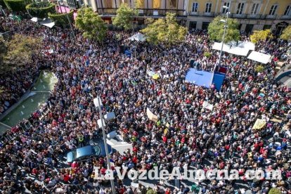 Concentración en Puerta Purchena en apoyo a Gabriel Cruz Ramírez.