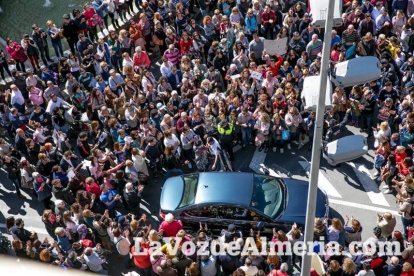 Concentración en Puerta Purchena en apoyo a Gabriel Cruz Ramírez.