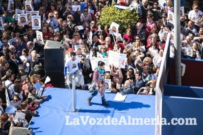 Concentración en Puerta Purchena en apoyo a Gabriel Cruz Ramírez.