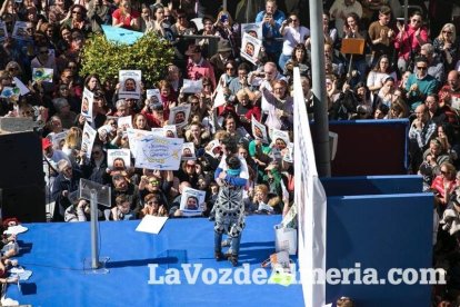 Concentración en Puerta Purchena en apoyo a Gabriel Cruz Ramírez.