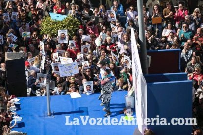Concentración en Puerta Purchena en apoyo a Gabriel Cruz Ramírez.