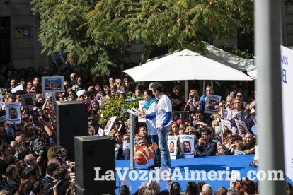 Concentración en Puerta Purchena en apoyo a Gabriel Cruz Ramírez.