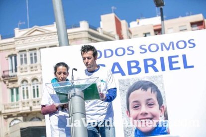 Concentración en Puerta Purchena en apoyo a Gabriel Cruz Ramírez.