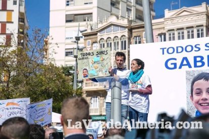 Concentración en Puerta Purchena en apoyo a Gabriel Cruz Ramírez.