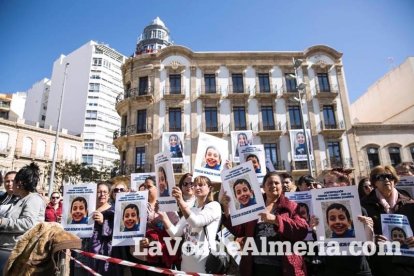 Concentración en Puerta Purchena en apoyo a Gabriel Cruz Ramírez.