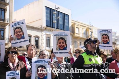 Concentración en Puerta Purchena en apoyo a Gabriel Cruz Ramírez.