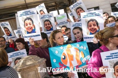 Concentración en Puerta Purchena en apoyo a Gabriel Cruz Ramírez.