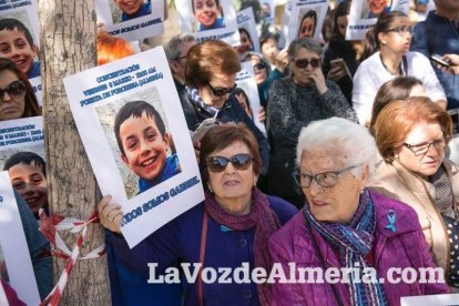 Concentración en Puerta Purchena en apoyo a Gabriel Cruz Ramírez.