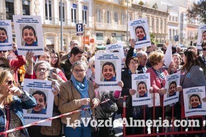 Concentración en Puerta Purchena en apoyo a Gabriel Cruz Ramírez.