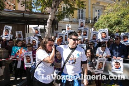 Concentración en Puerta Purchena en apoyo a Gabriel Cruz Ramírez.