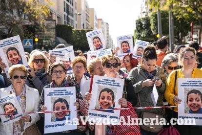 Concentración en Puerta Purchena en apoyo a Gabriel Cruz Ramírez.