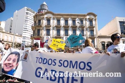 Concentración en Puerta Purchena en apoyo a Gabriel Cruz Ramírez.
