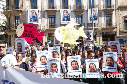 Concentración en Puerta Purchena en apoyo a Gabriel Cruz Ramírez.