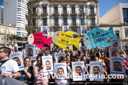 Concentración en Puerta Purchena en apoyo a Gabriel Cruz Ramírez.