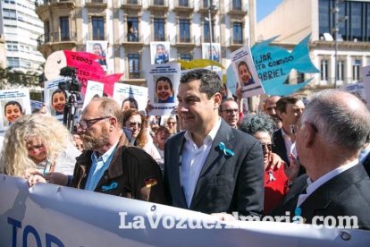 Concentración en Puerta Purchena en apoyo a Gabriel Cruz Ramírez.
