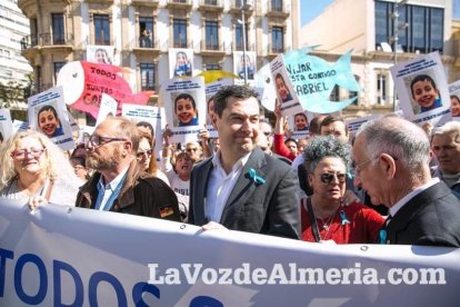 Concentración en Puerta Purchena en apoyo a Gabriel Cruz Ramírez.