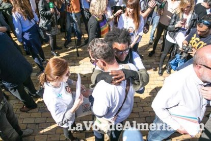 Concentración en Puerta Purchena en apoyo a Gabriel Cruz Ramírez.