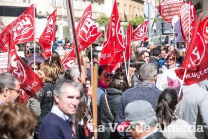 Miles de personas protestan contra una medida que creen “raquítica y miserable”