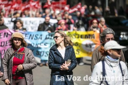 Miles de personas protestan contra una medida que creen “raquítica y miserable”
