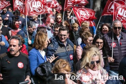 Miles de personas protestan contra una medida que creen “raquítica y miserable”
