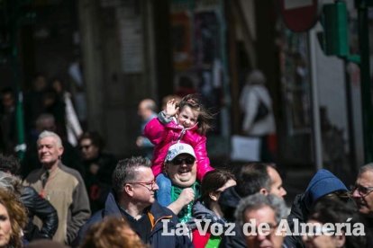 Miles de personas protestan contra una medida que creen “raquítica y miserable”