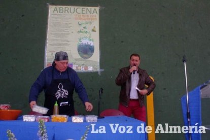 El alcalde de Abrucena, Antonio Torres, inauguró el acto ante numerosos asistentes.