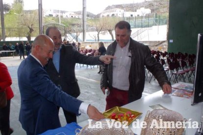 El alcalde de Abrucena, Antonio Torres, inauguró el acto ante numerosos asistentes.