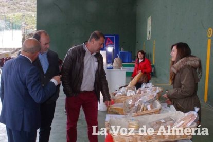 El alcalde de Abrucena, Antonio Torres, inauguró el acto ante numerosos asistentes.